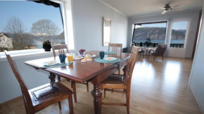 Feriehus ved fjorden i idylliske Utvik i Stryn